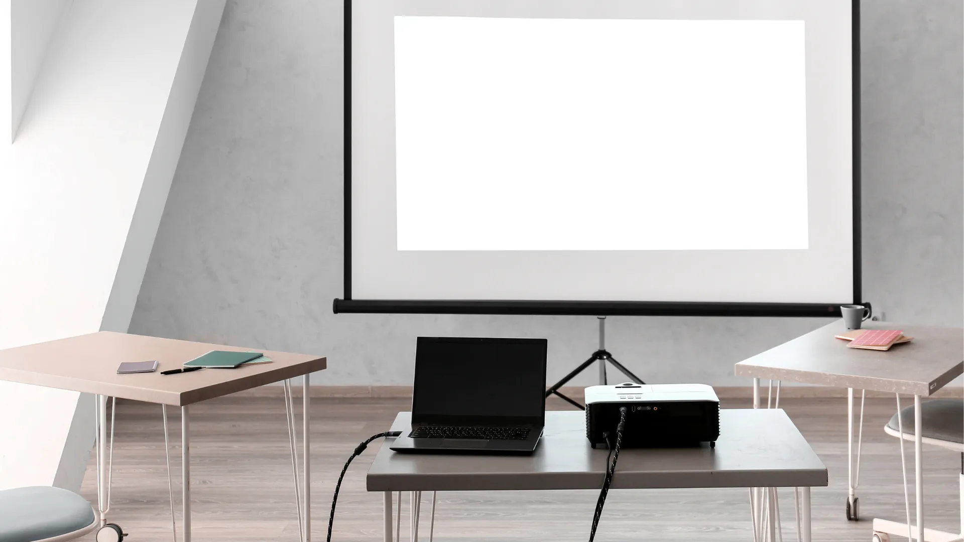 Cara Menyambungkan Laptop ke Proyektor HDMI