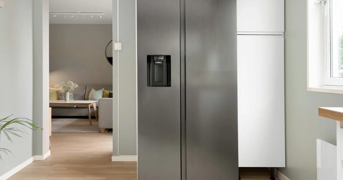 Perbedaan Freezer Kulkas Showcase