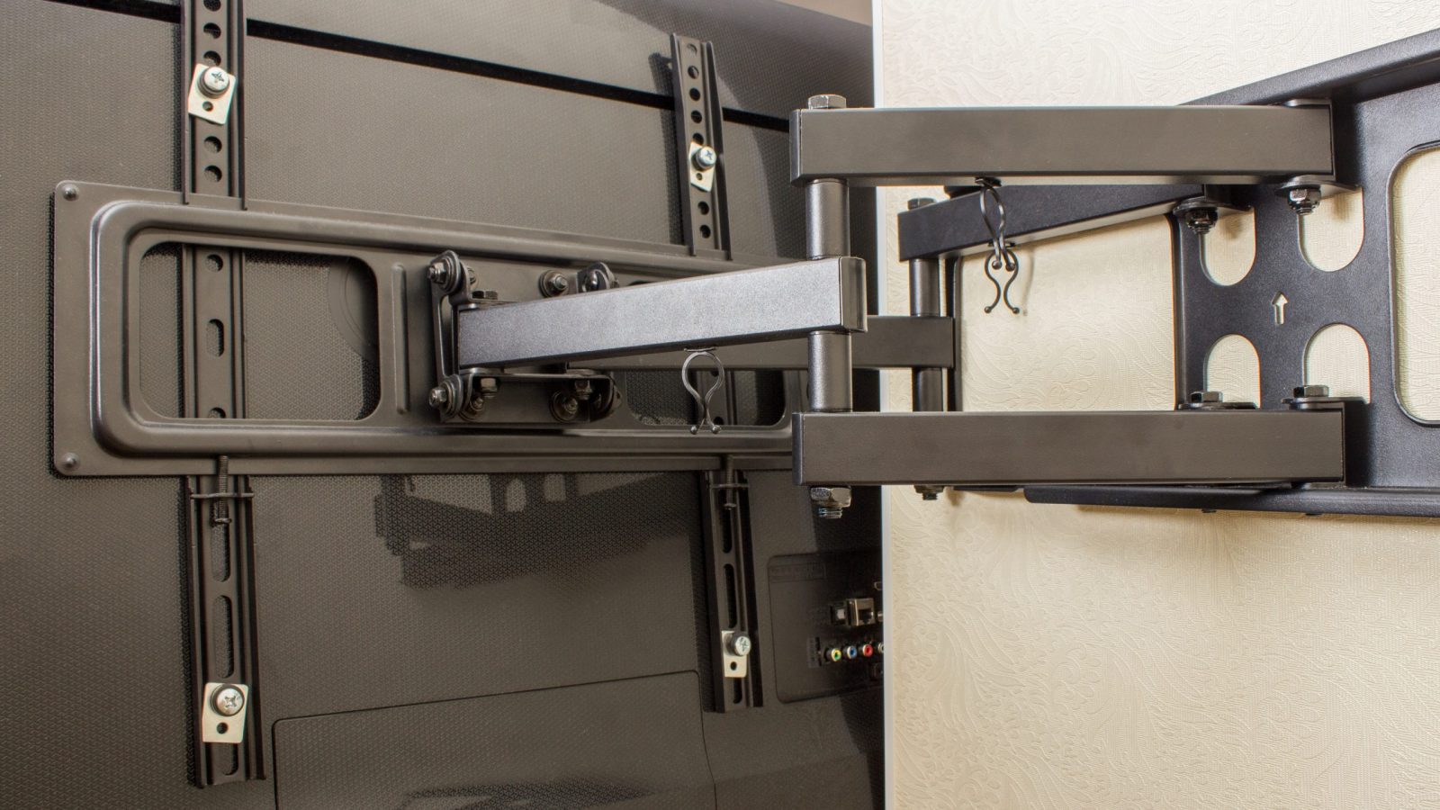 LCD display on the TV bracket. Swivel bracket for TV.